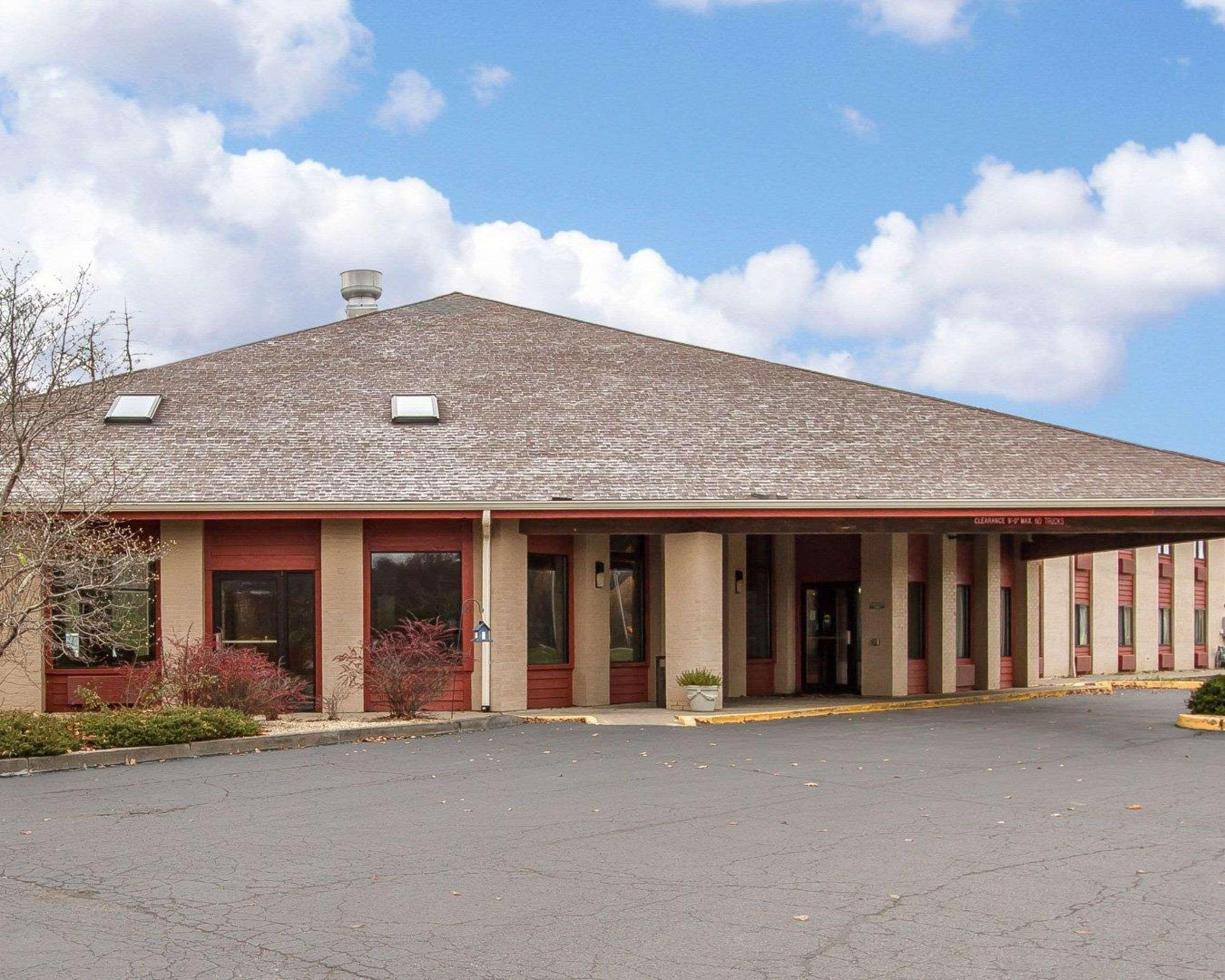Quality Inn Macomb Near University Area Exterior photo