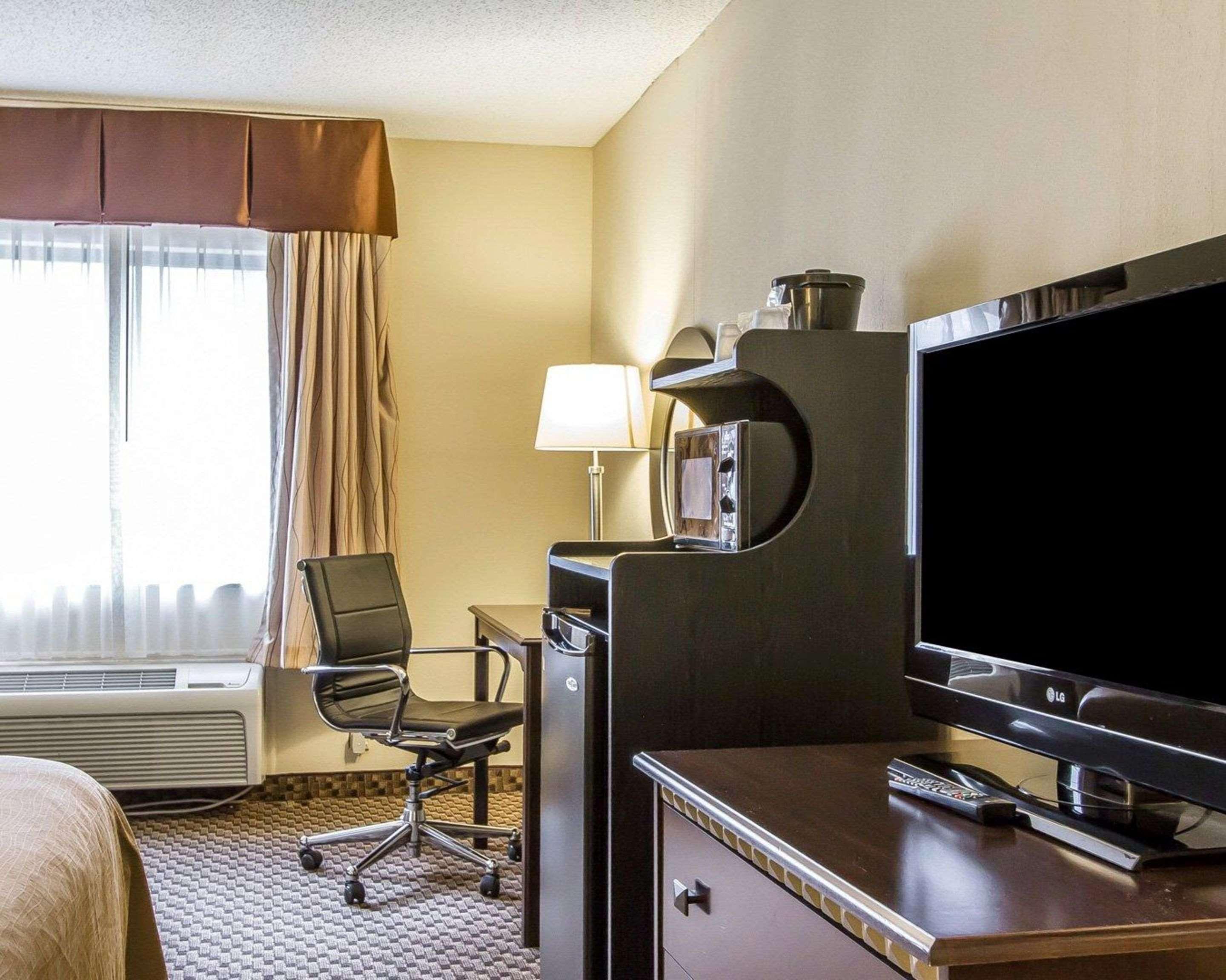 Quality Inn Macomb Near University Area Exterior photo