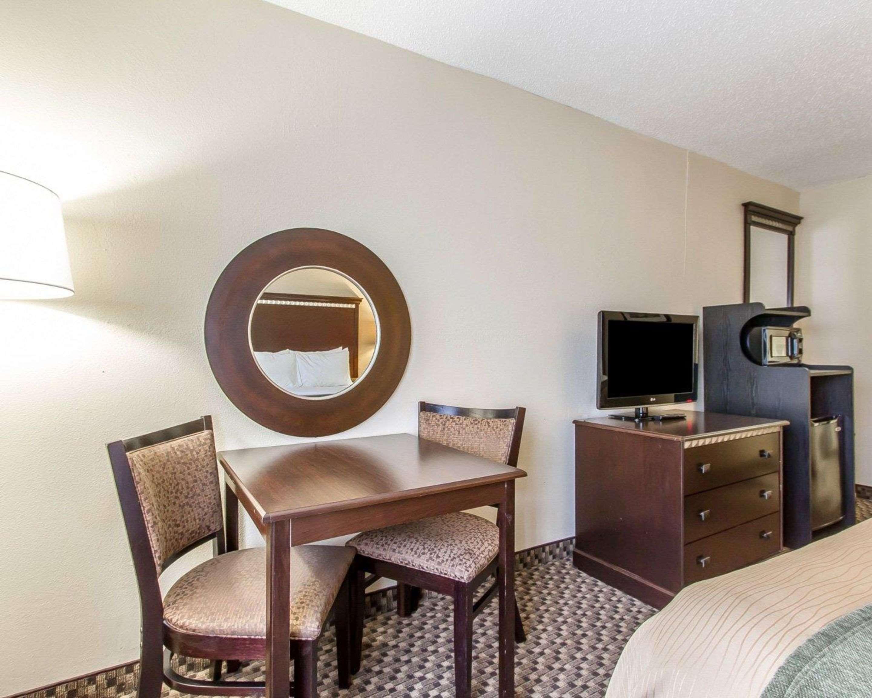 Quality Inn Macomb Near University Area Exterior photo