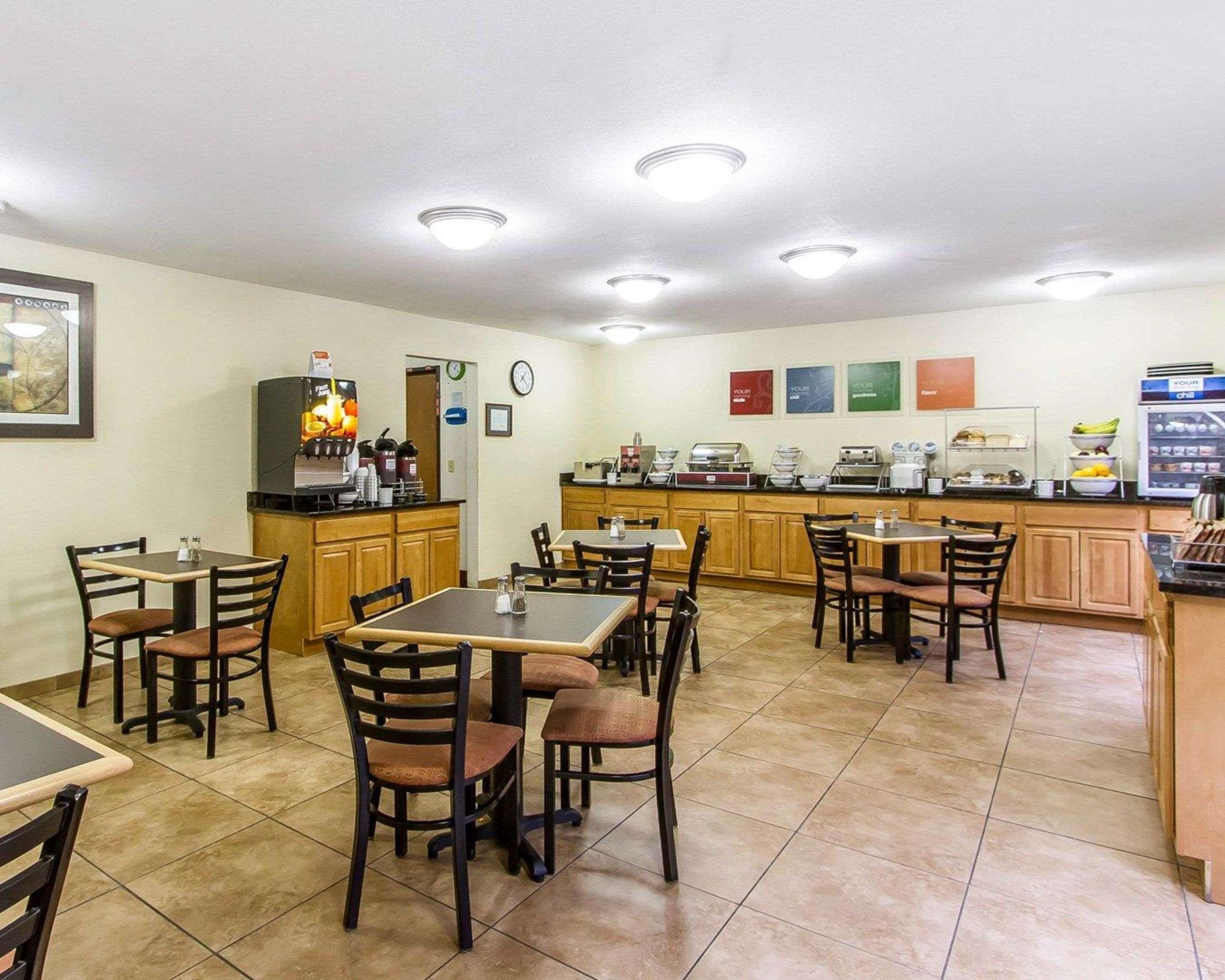 Quality Inn Macomb Near University Area Exterior photo