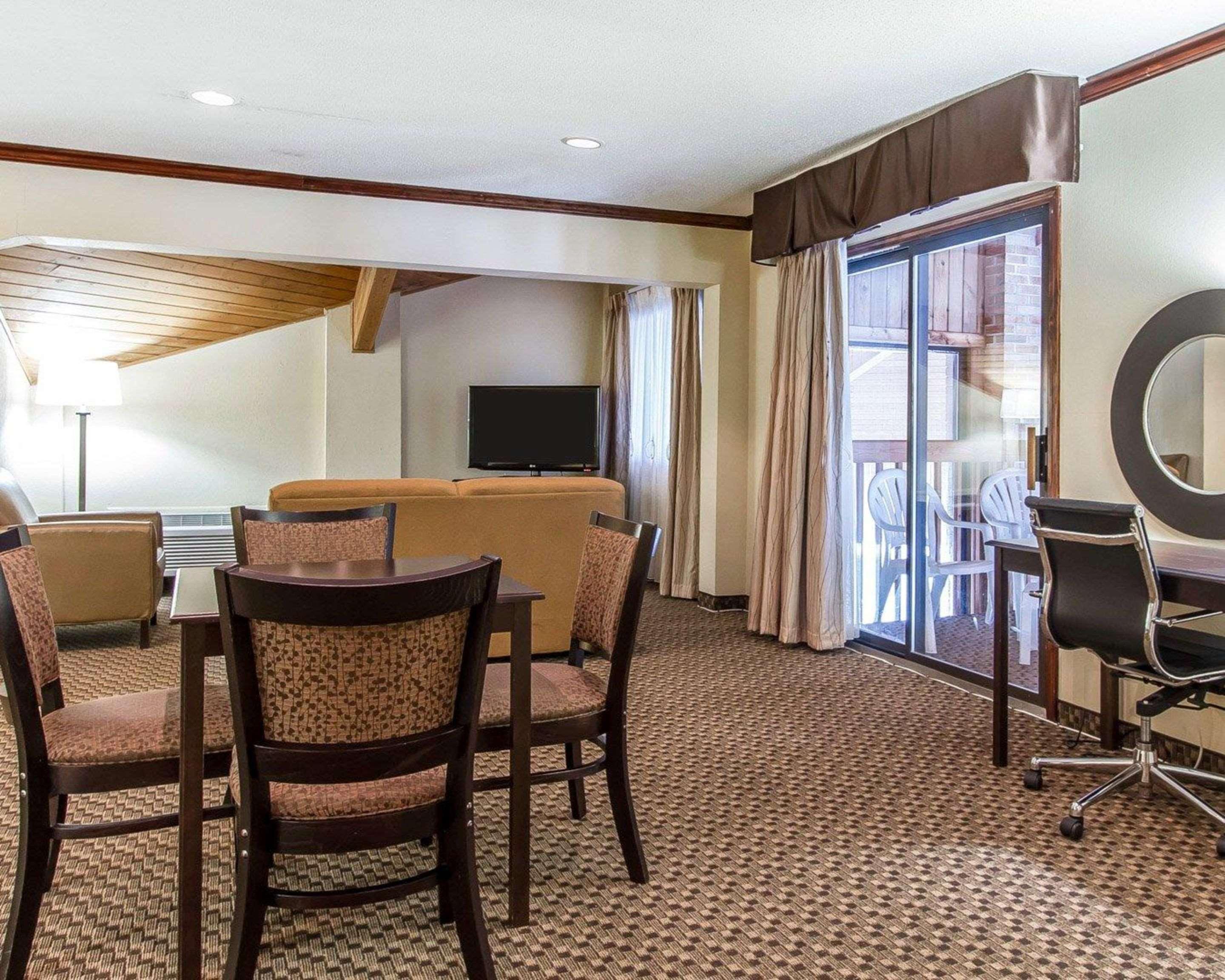 Quality Inn Macomb Near University Area Exterior photo