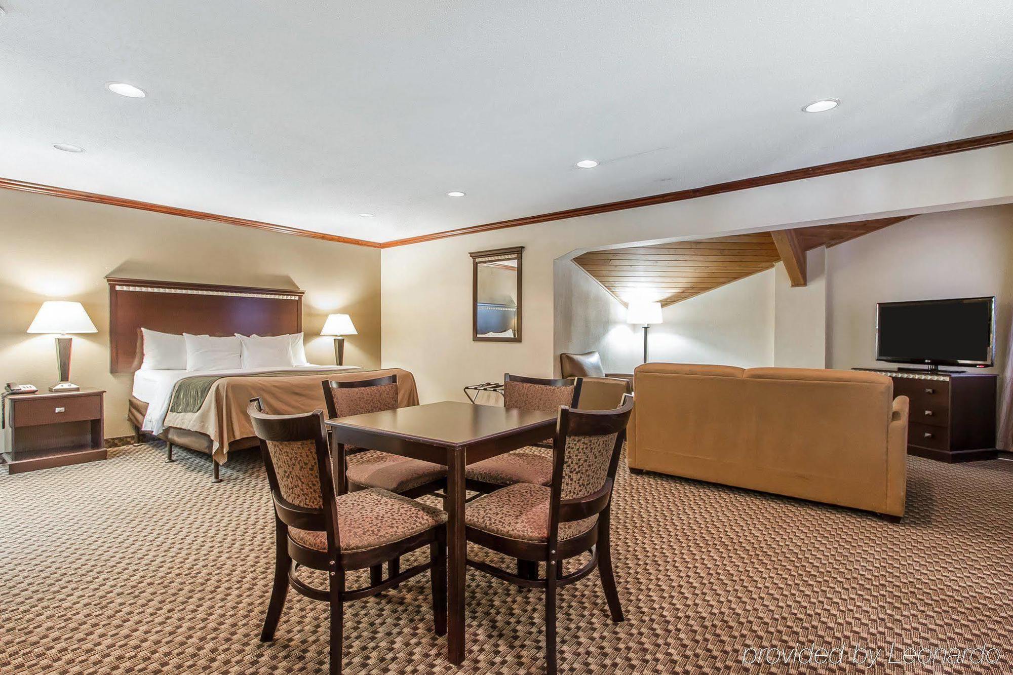 Quality Inn Macomb Near University Area Exterior photo