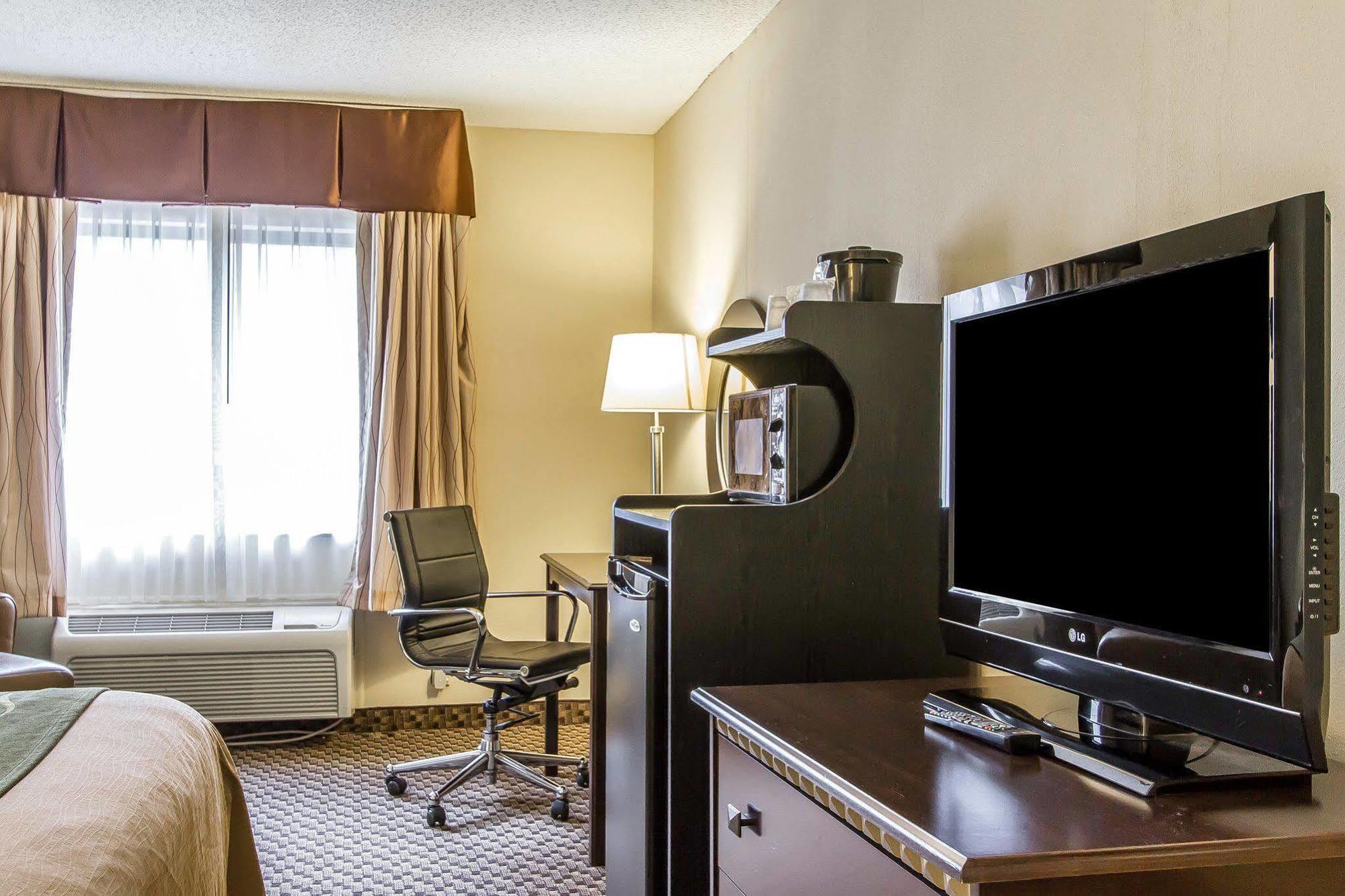 Quality Inn Macomb Near University Area Exterior photo