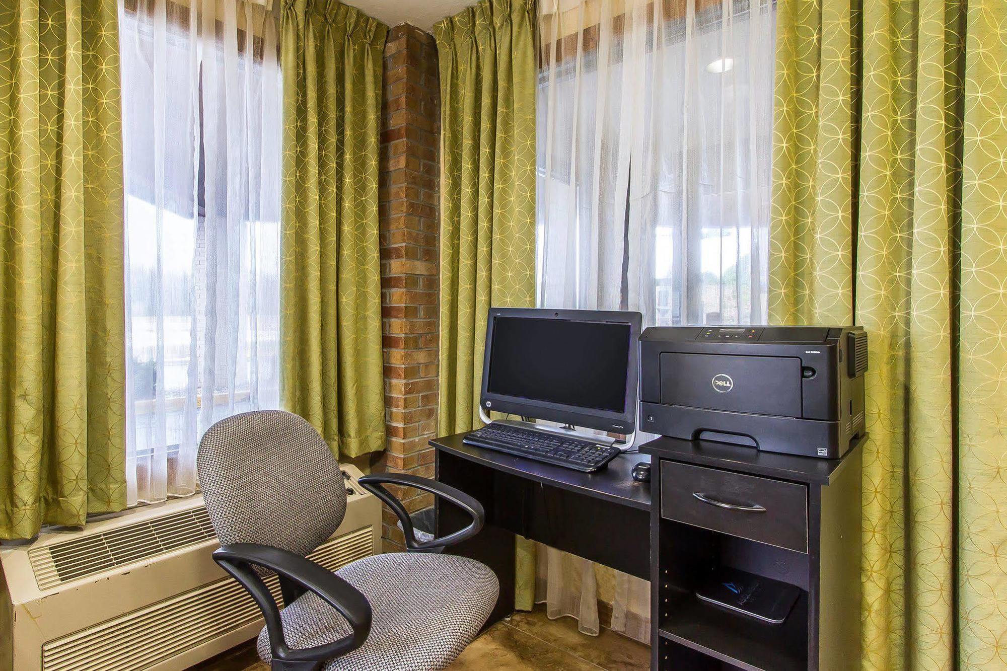 Quality Inn Macomb Near University Area Exterior photo