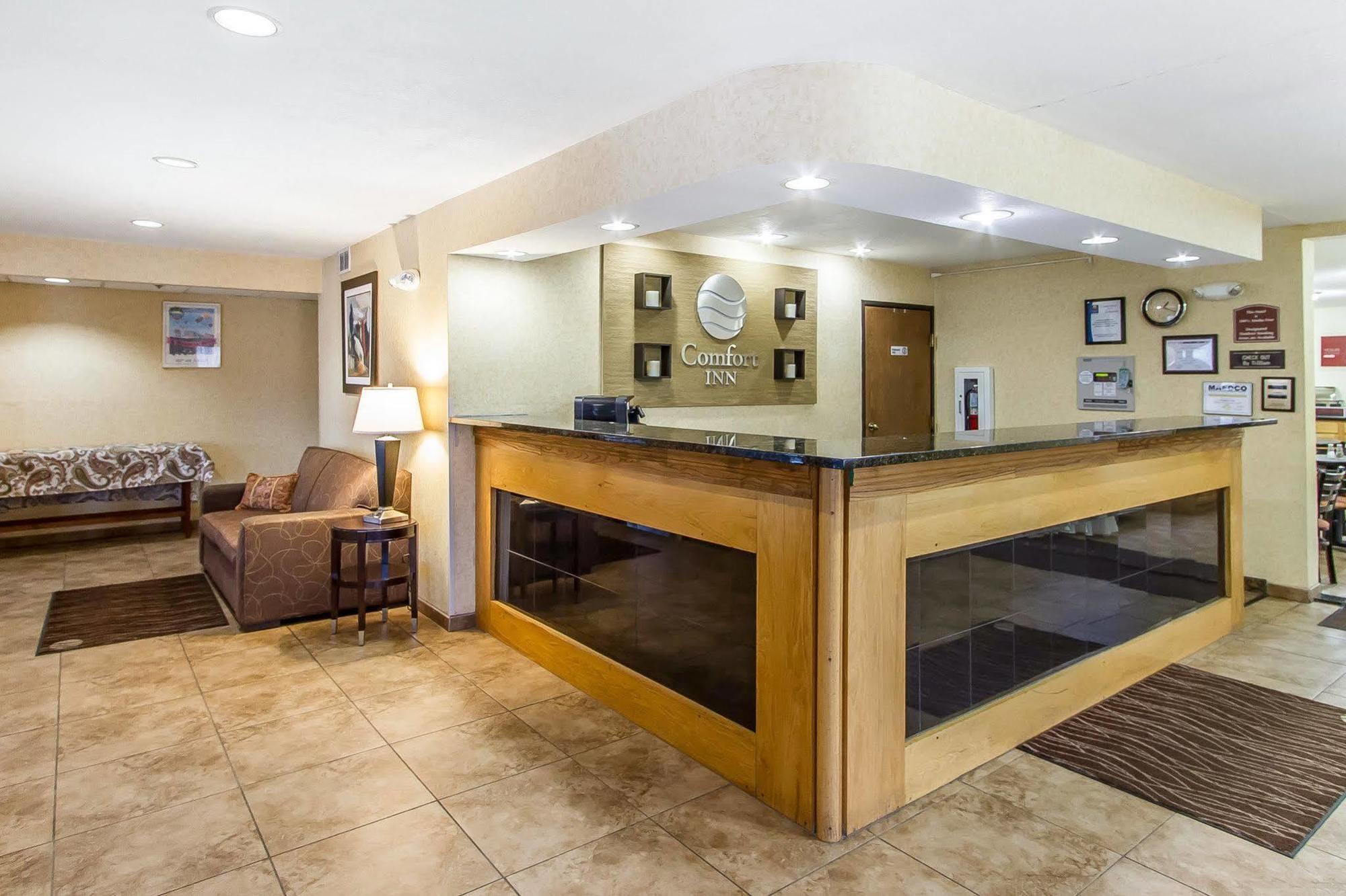 Quality Inn Macomb Near University Area Exterior photo